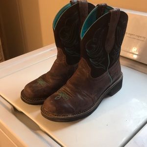 Size 10B Womens Ariat Boots